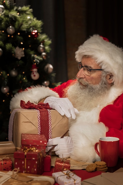 Santa Claus opzetten presenteert