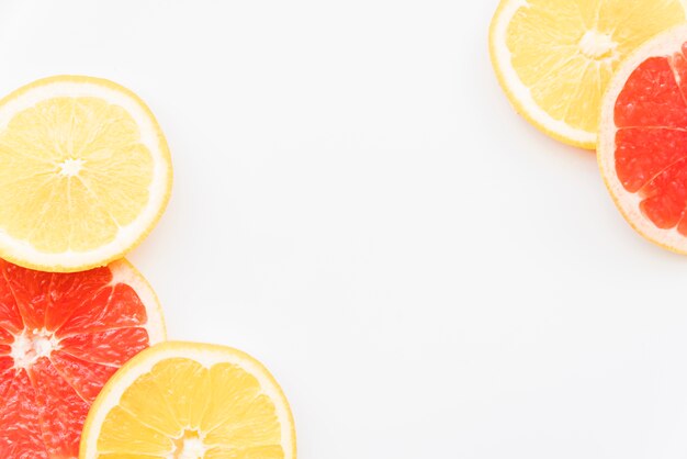 Sappige sinaasappel- en grapefruitcirkels