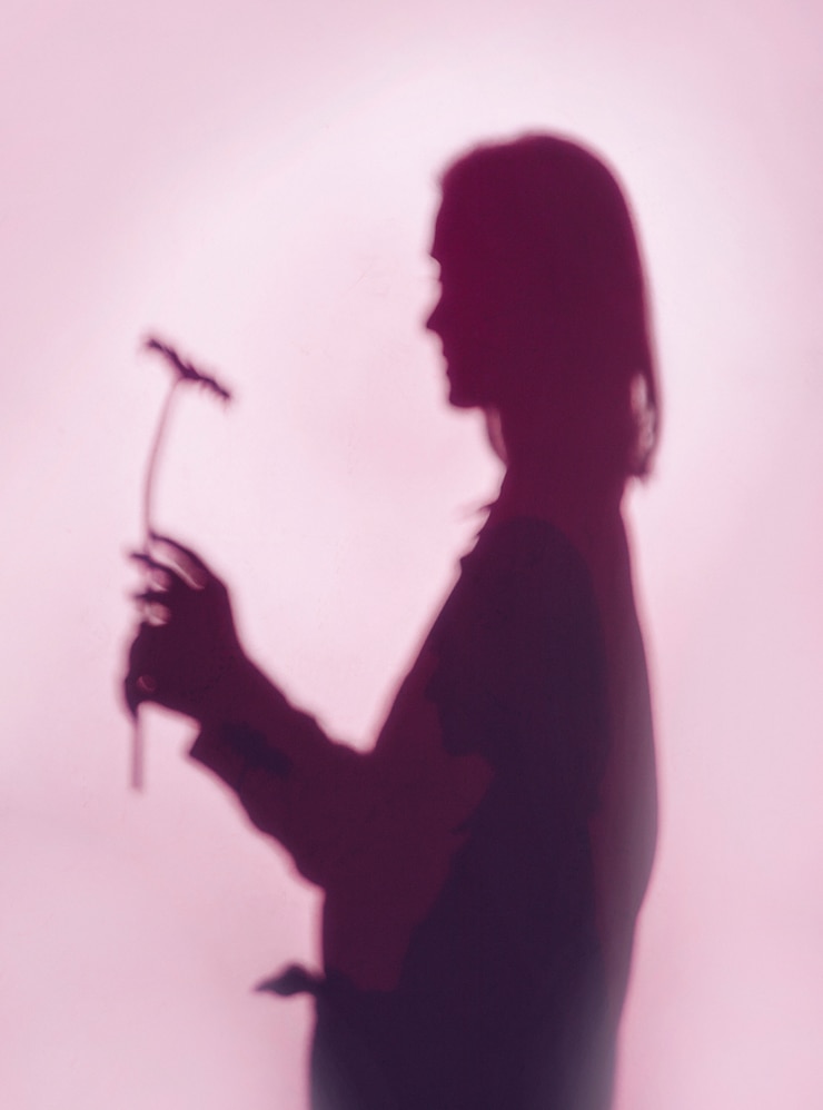 Gratis Foto schaduw van vrouw met bloem