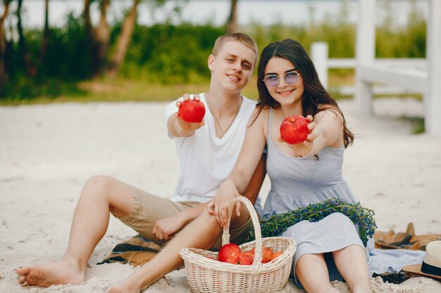 schattig paar in een park