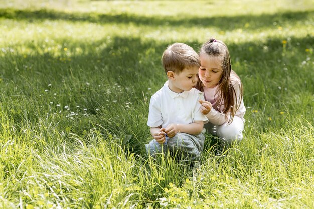 Schattige gelukkige kinderen concept