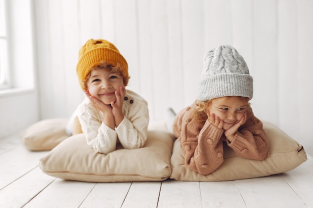 Schattige kinderen plezier hebben