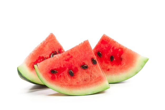 Schijfje watermeloen op witte achtergrond