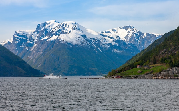 Schilderachtige landschappen van de Noorse fjorden.