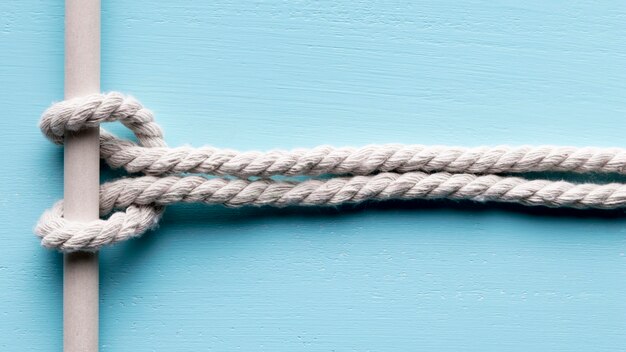 Schip witte touwen kleine knoop op een balk