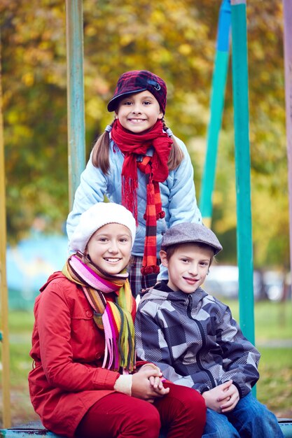 Gratis foto schoolkinderen in de herfst