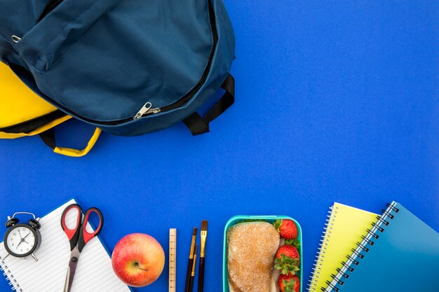 Schoollevering met zak en lunchbox