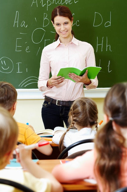 Gratis foto schrijven in de klas