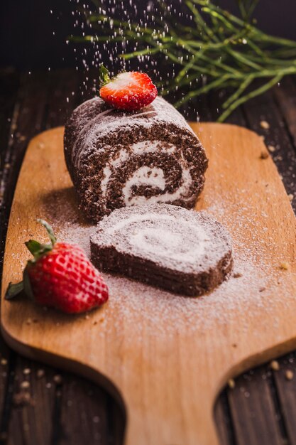 Segmenten van lekker dessert met aardbeien