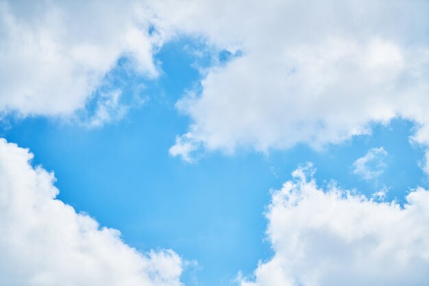 seizoen blauwe lucht dag van de zomer