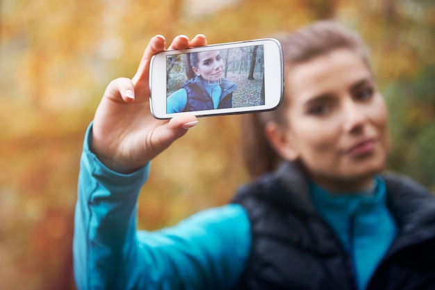 Selfie op sociaal netwerk vanaf joggen in de ochtend