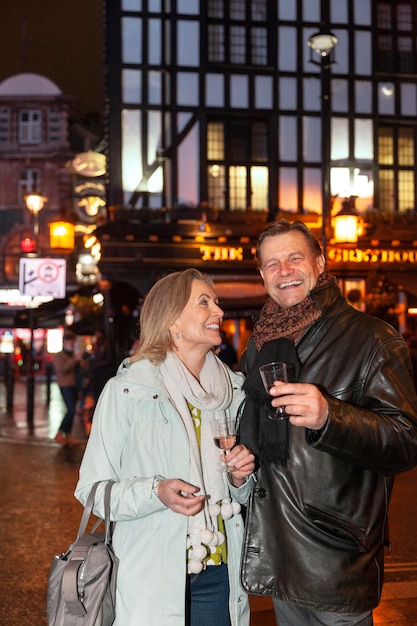 Senioren die plezier hebben op feestje