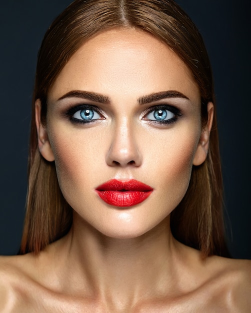 sensuele glamour portret van mooie vrouw model dame met verse dagelijkse make-up