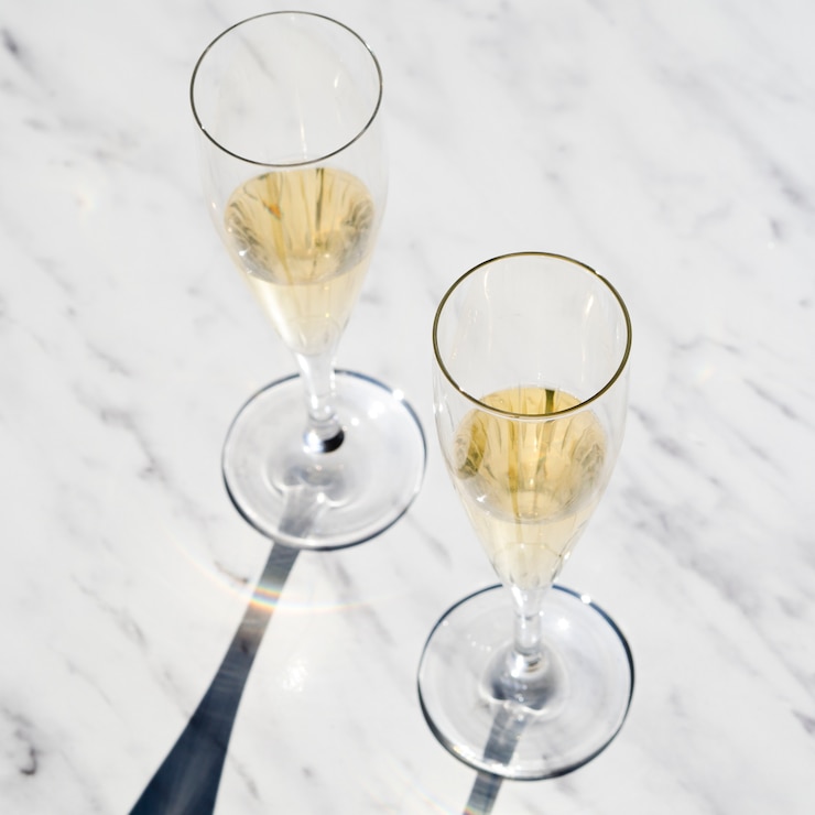 Gratis Foto set champagneglazen op de tafel