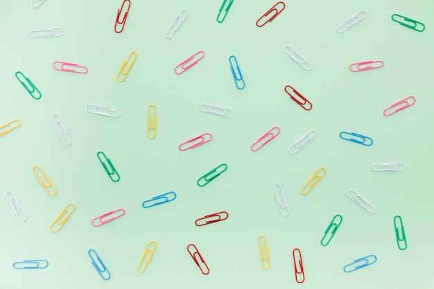 Set van kleurrijke paperclips