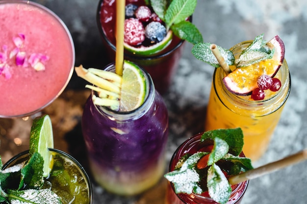 Set zomer verfrissende exotische cocktails