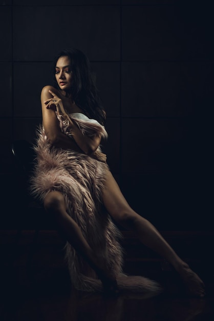 Sexy vrouw lichaam studio shotportret van een mooie vrouw met zwart haar Premium Foto
