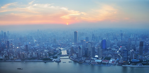 Shanghai antenne bij zonsondergang