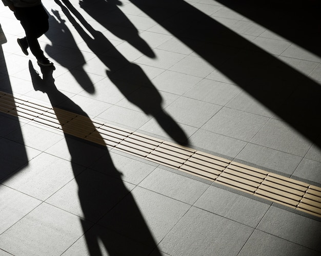 Gratis foto silhouet van mensen in de stad