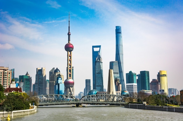 Gratis foto sjanghai skyline in zonnige dag, china