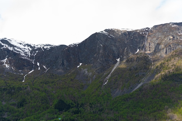 Gratis foto skjolden noorwegen 16 mei 2023 berg