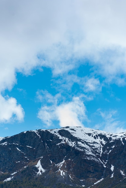 Gratis foto skjolden noorwegen 16 mei 2023 berg