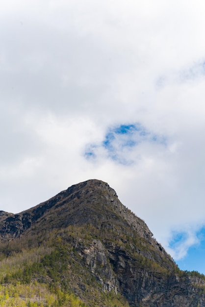 Gratis foto skjolden noorwegen 16 mei 2023 berg