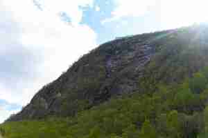 Gratis foto skjolden noorwegen 16 mei 2023 berg