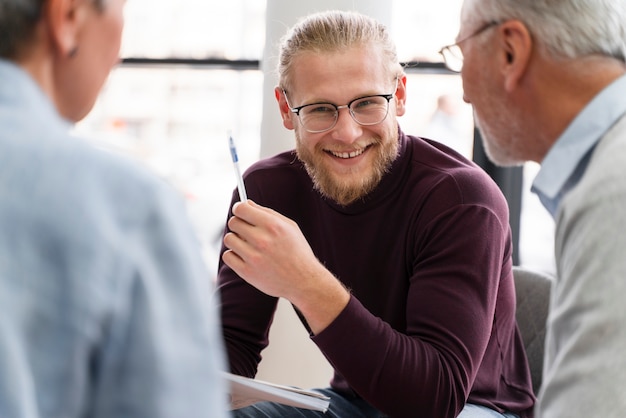 Sluit mensen af die samen leren