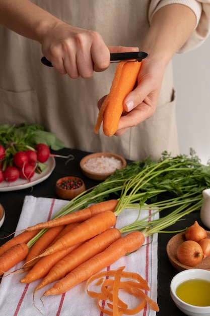 Gratis foto sluit omhoog op groenten in keuken