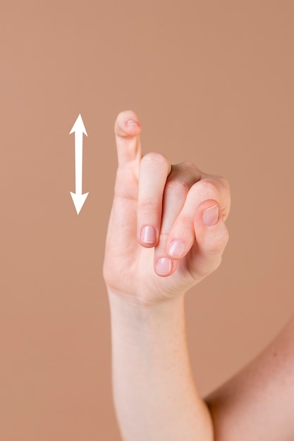 Sluit omhoog van een hand die gebarentaal onderwijst