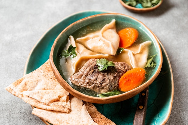 Smakelijk Joods gerecht met hoge hoek