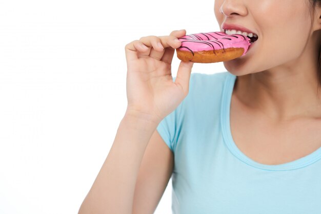 Smakelijke donut bijten