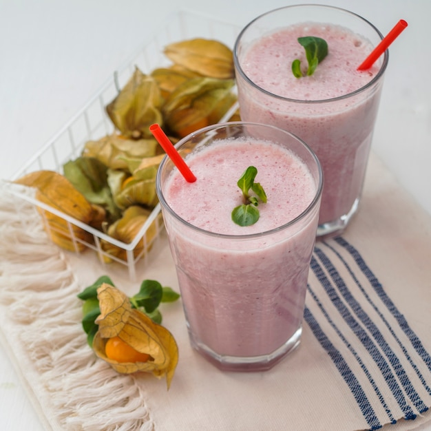 Smakelijke roze milkshakes