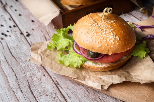 Smakelijke samenstelling van het hamburgermenu