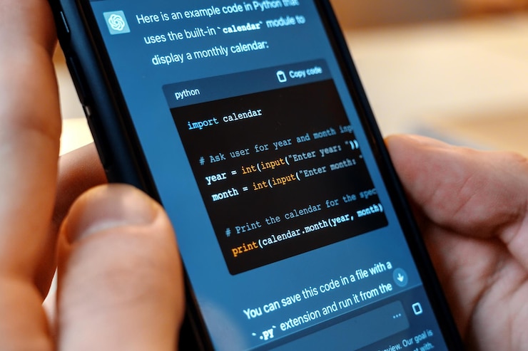 Gratis Foto smartphone met geopende ai-chat erin