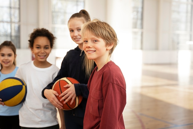 Smiley kids op gym medium shot