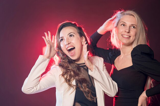 Smiley vrouwen dansen