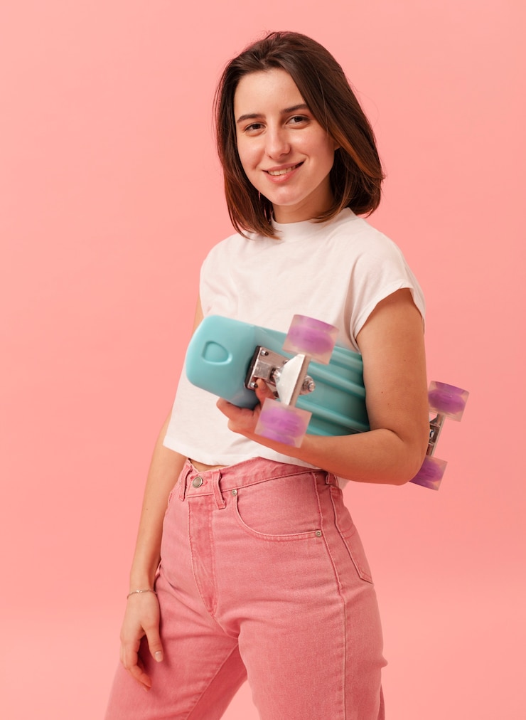 Gratis Foto smileymeisje met skateboard
