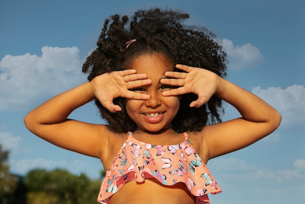 Smileyvrienden op strandvooraanzicht