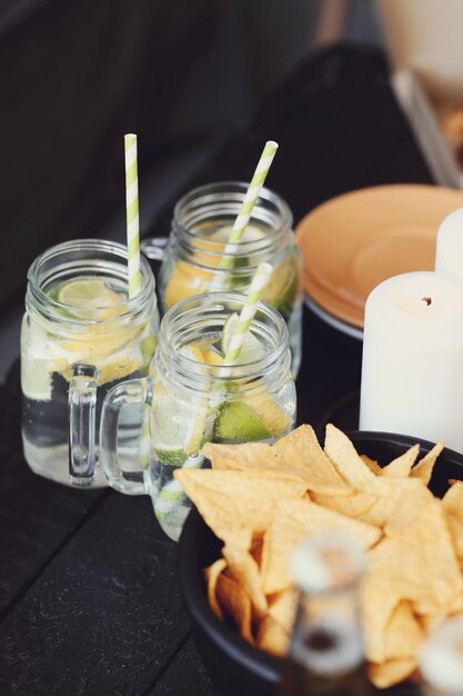 Snacks en drankjes aan de bar