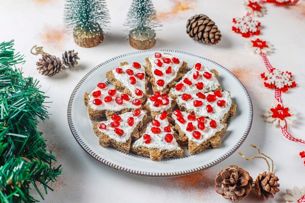 Snacks in de vorm van een kerstboom.