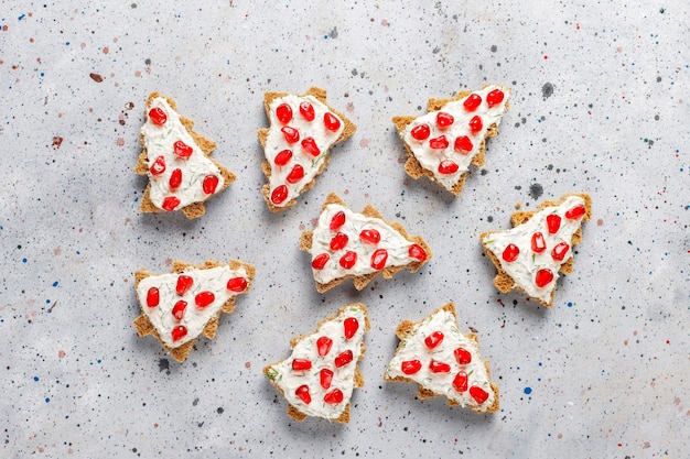 Snacks in de vorm van een kerstboom.