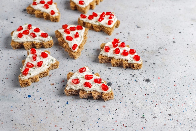 Gratis foto snacks in de vorm van een kerstboom.