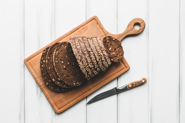 Sneetjes donker brood brood