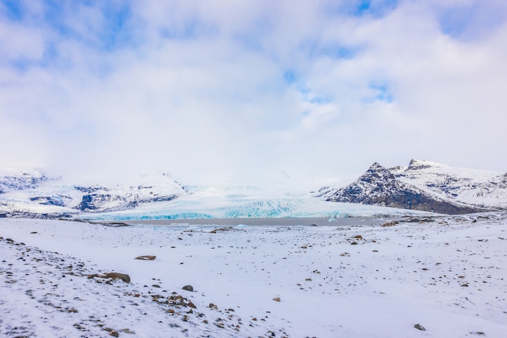 Gratis Foto sneeuw bedekte berg ijsland winterseizoen.
