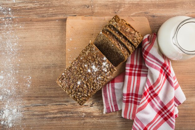 Snijd brood en melk