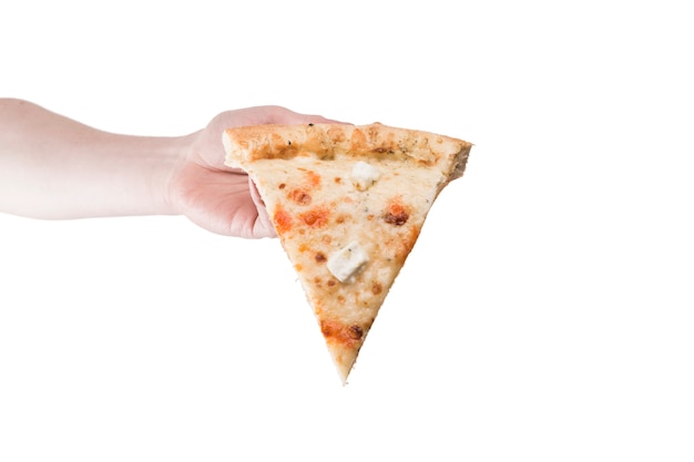 Snijd de plak van de hand dragende pizza