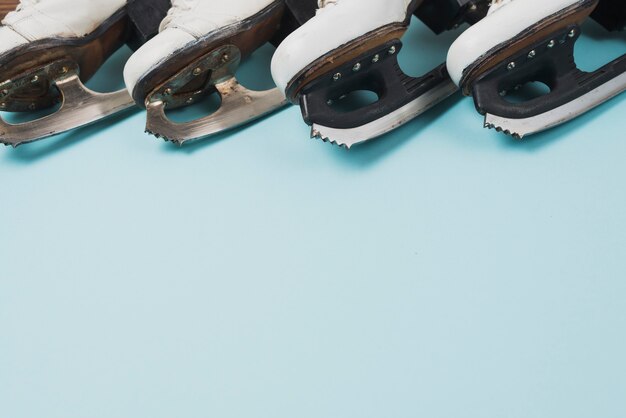 Snijd witte schaatsen bij