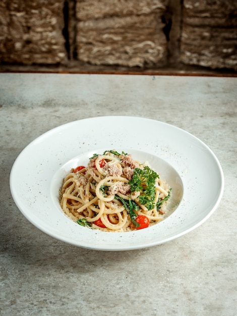 Spaghetti met tomaat en kaas